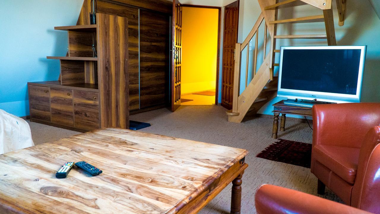 Deluxe Family Room