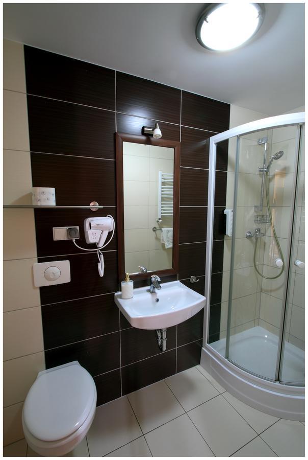 Triple Room Bathroom